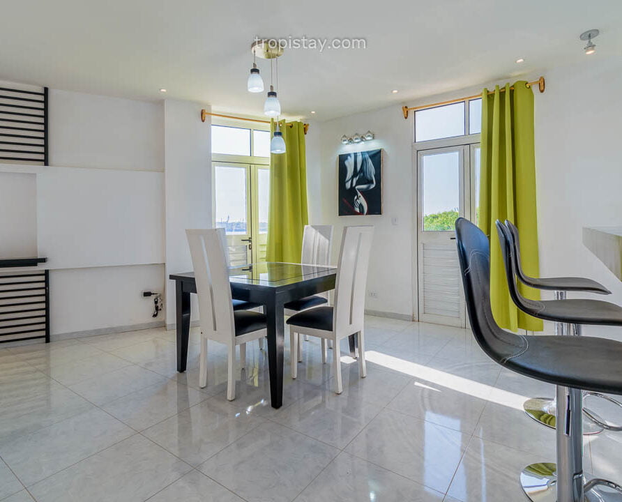 Paseo Maritimo Havana Accommodation. Apartment, Vacation rental