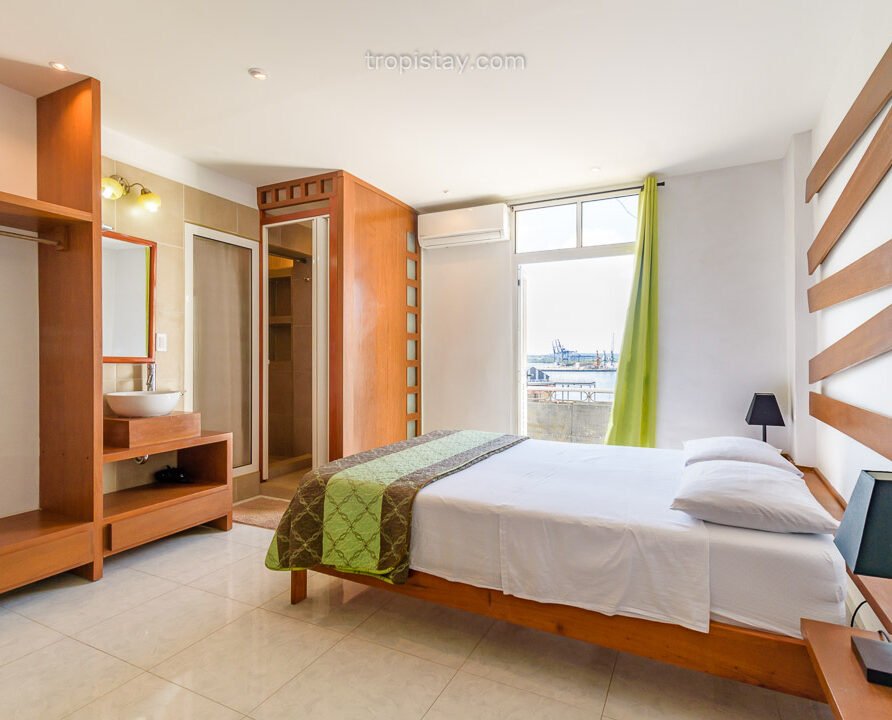 Paseo Maritimo Havana Accommodation. Apartment, Vacation rental