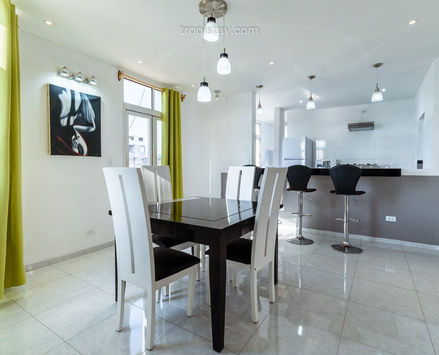 Paseo Maritimo Havana Accommodation. Apartment, Vacation rental