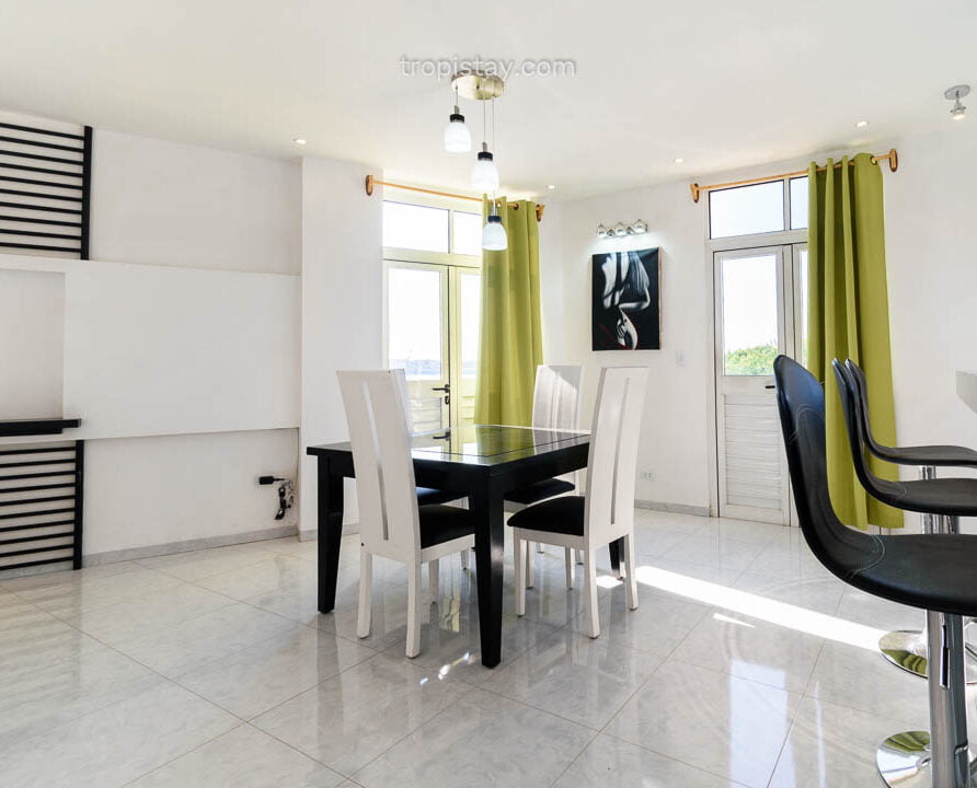 Paseo Maritimo Havana Accommodation. Apartment, Vacation rental