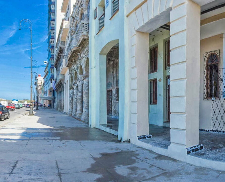 Lachi y Yeni, Casa Particular. Guesthouse Habana, Malecon