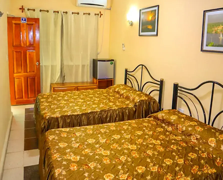 Hostal Ivan y Lili, Cienfuegos. Casa Particular, Bed and Breakfast.