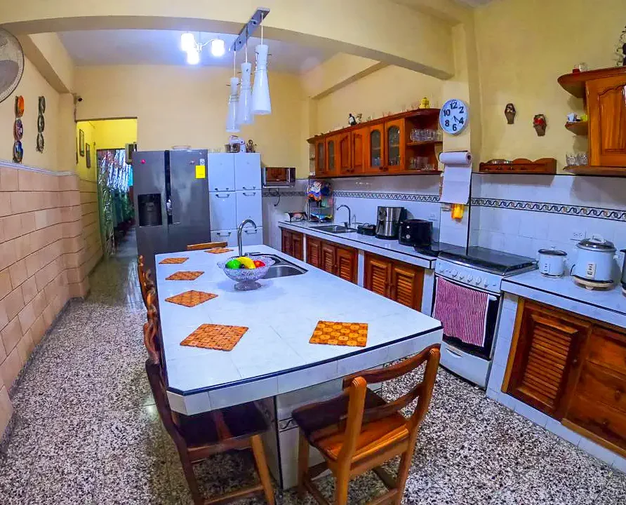 Hostal Ivan y Lili, Cienfuegos. Casa Particular, Bed and Breakfast.