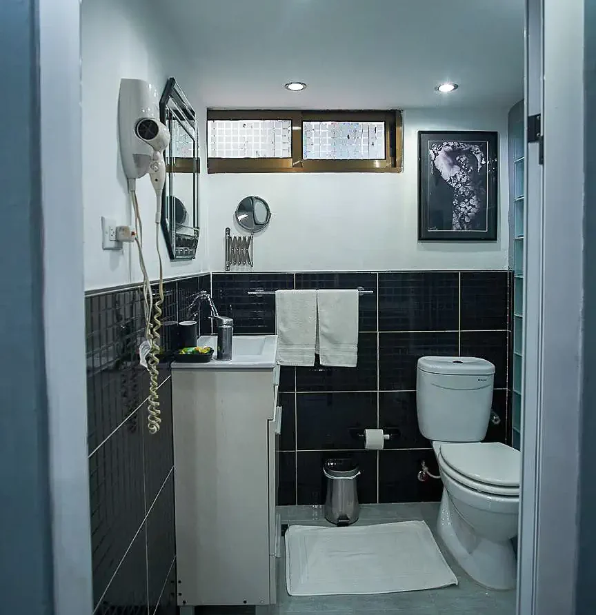 Marquez de Liz - Room 2 - Bath - Habana Guest House