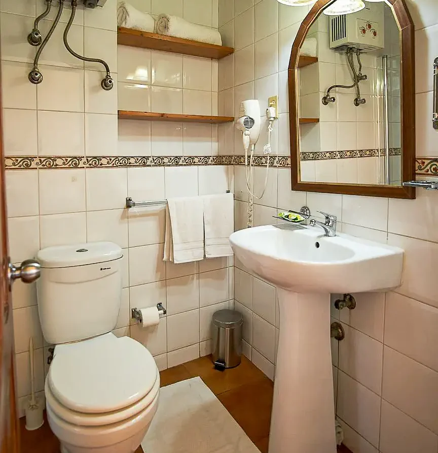 Marquez de Liz - Room 1 - Bath - Habana Guest House