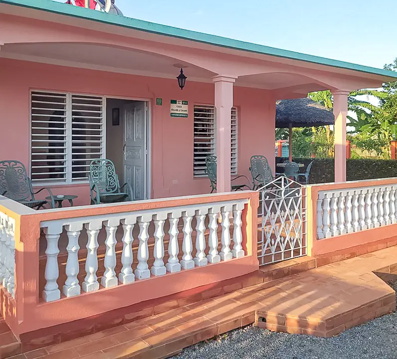 Casa Leyanis y Osvedy - front of house, Viñales Guest House