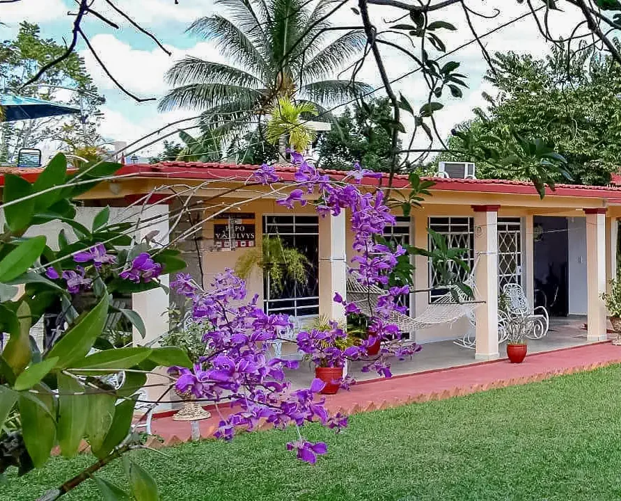 Casa Papo y Niulvys, Viñales. Guest House. Porche