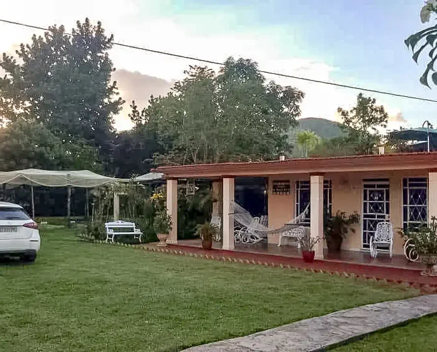 Casa Papo y Niulvys, Viñales. Guest House. Parking