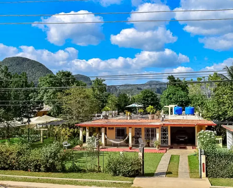 Casa Papo y Niulvys, Viñales. Short-Term Rental. Front.