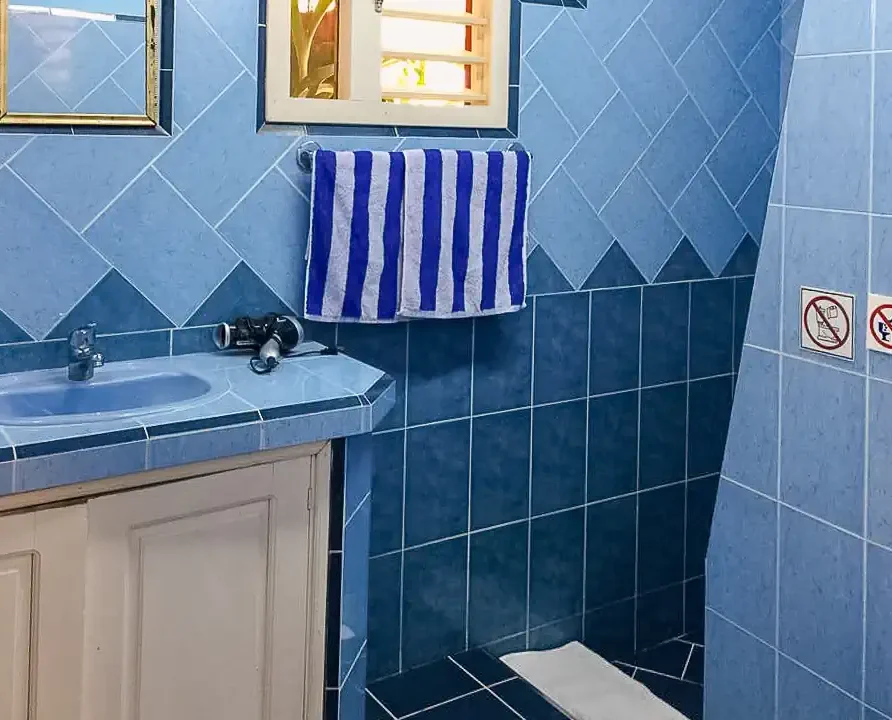 Hostal Tres Caballeros, Viñales. Guest House. Room 2, Bath.