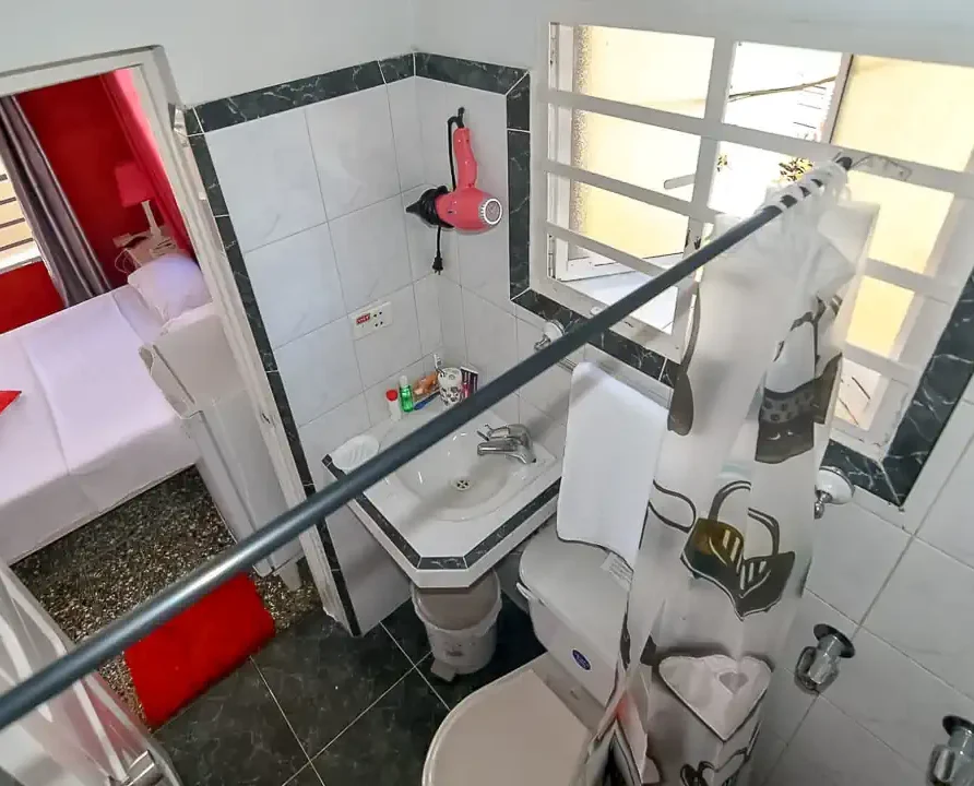 Casa Daniel y Juany, Viñales. Guest House. Room 1, Bath.