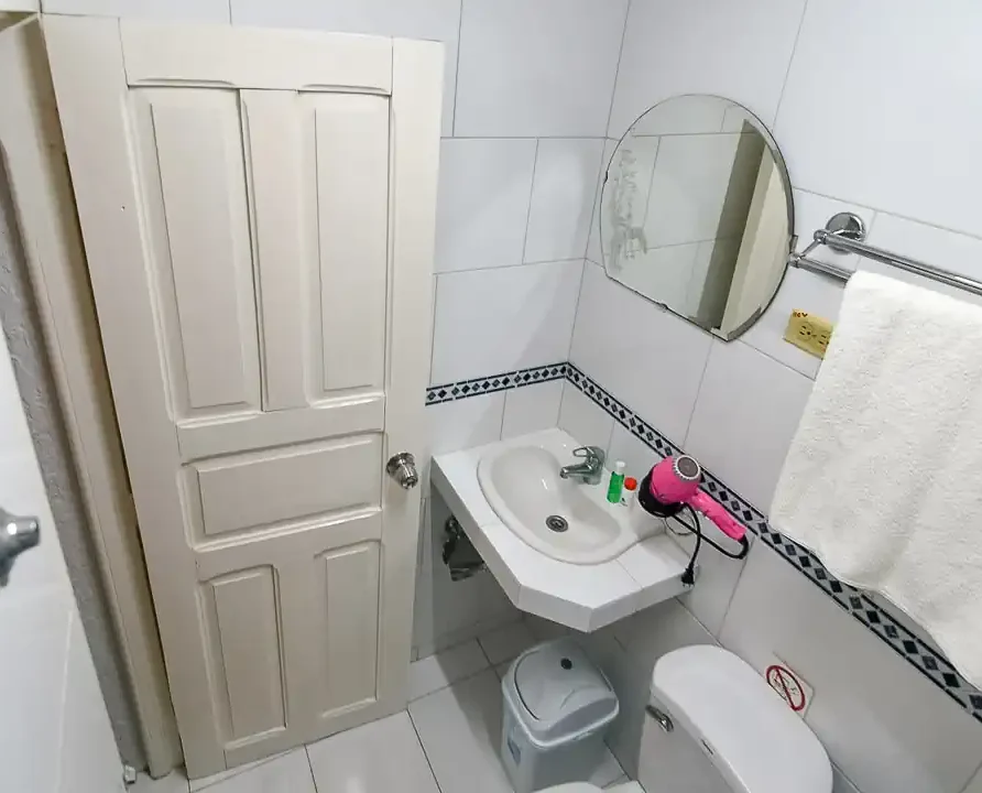 Casa Daniel y Juany, Viñales. Guest House. Room 2, Bath.