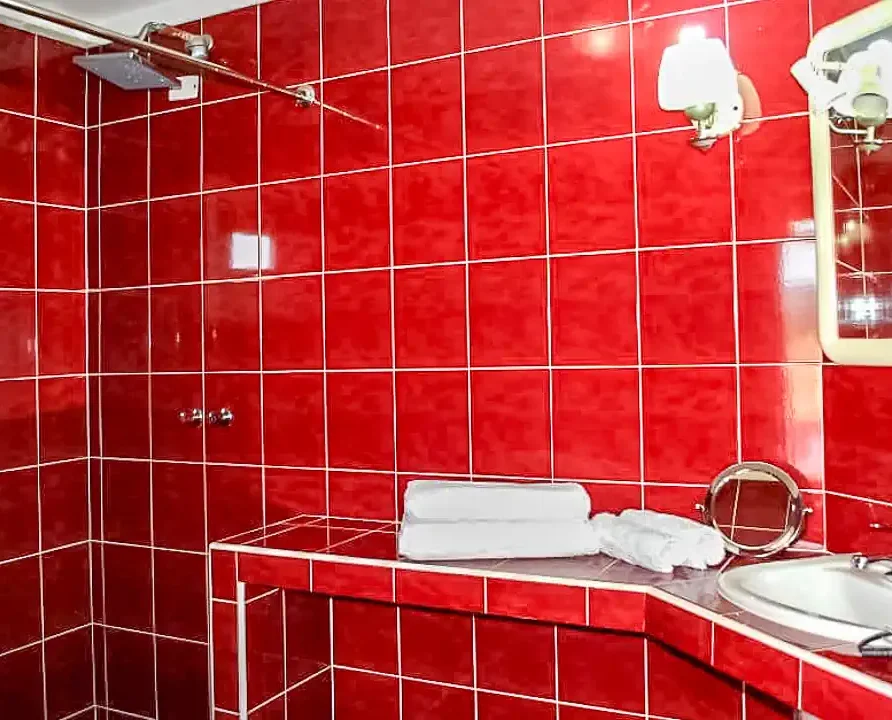 Sunny Balcony House, Viñales. Guest House. Room Red Bath