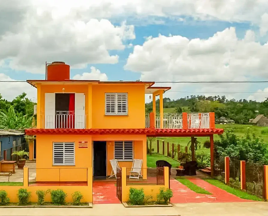 Sunny Balcony House, Viñales. Guest House. Front