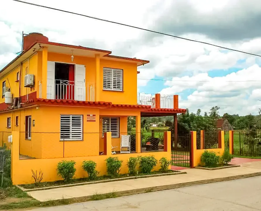 Sunny Balcony House, Viñales. Guest House. Front