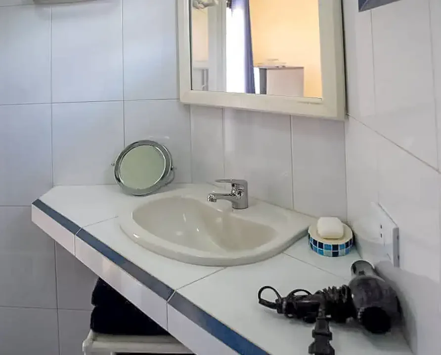 Sunny Balcony House, Viñales. Guest House. Room Blue Bath