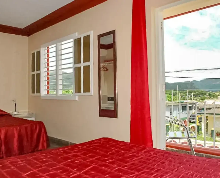 Sunny Balcony House, Viñales. Guest House. Room Red Window