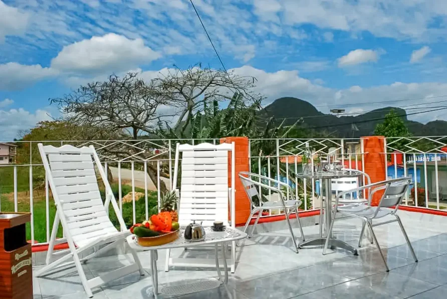 Sunny Balcony House – Room Red