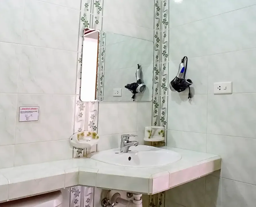 Villa El Habano, Viñales. Guest House. Room 1, Bath.