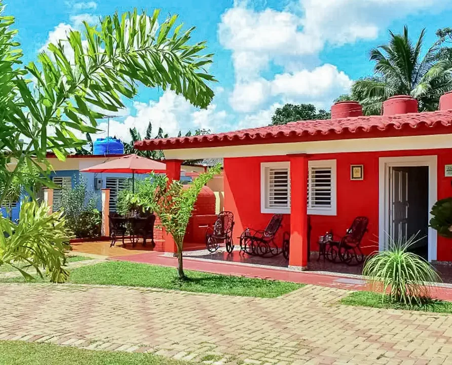 Villa El Habano, Viñales. Guest House. Front.