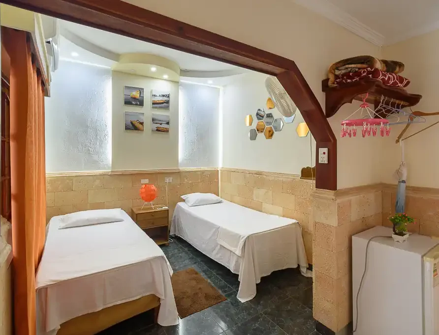 Zuleida y Vinola, Becachfront, Caleton, Playa Larga. Guest House. Room 4