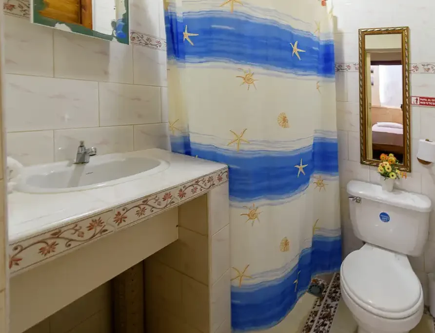 Zuleida y Vinola, Becachfront, Caleton, Playa Larga. Guest House. Room 4